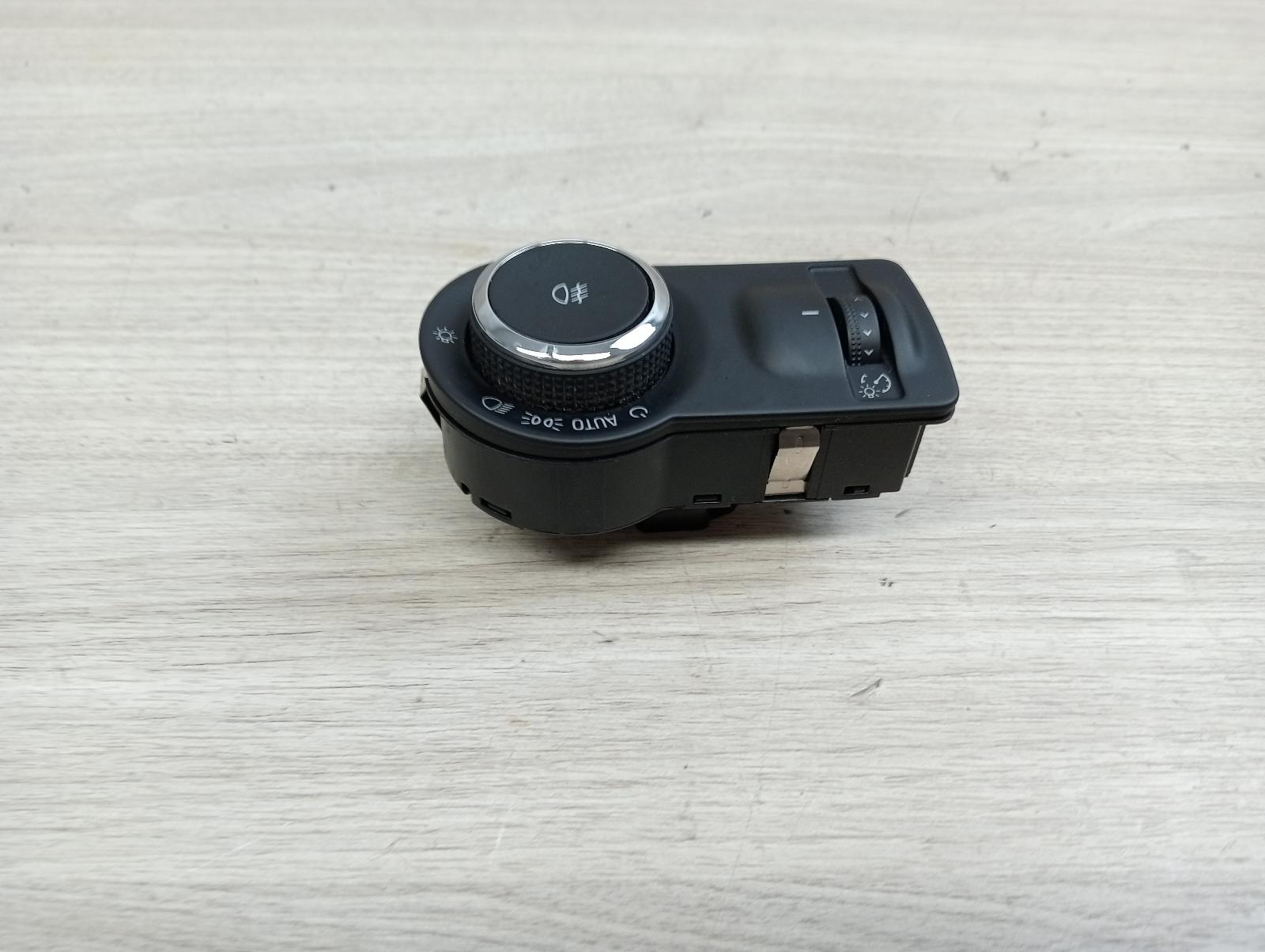 8963800