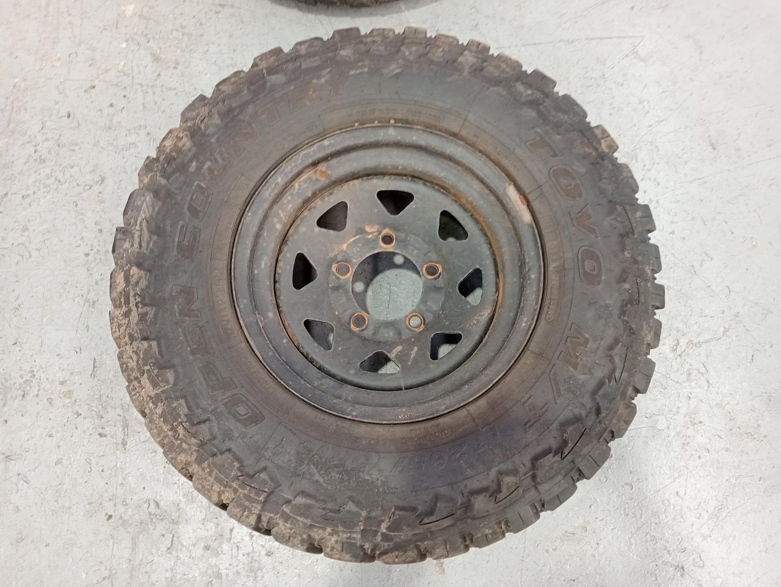 8972853