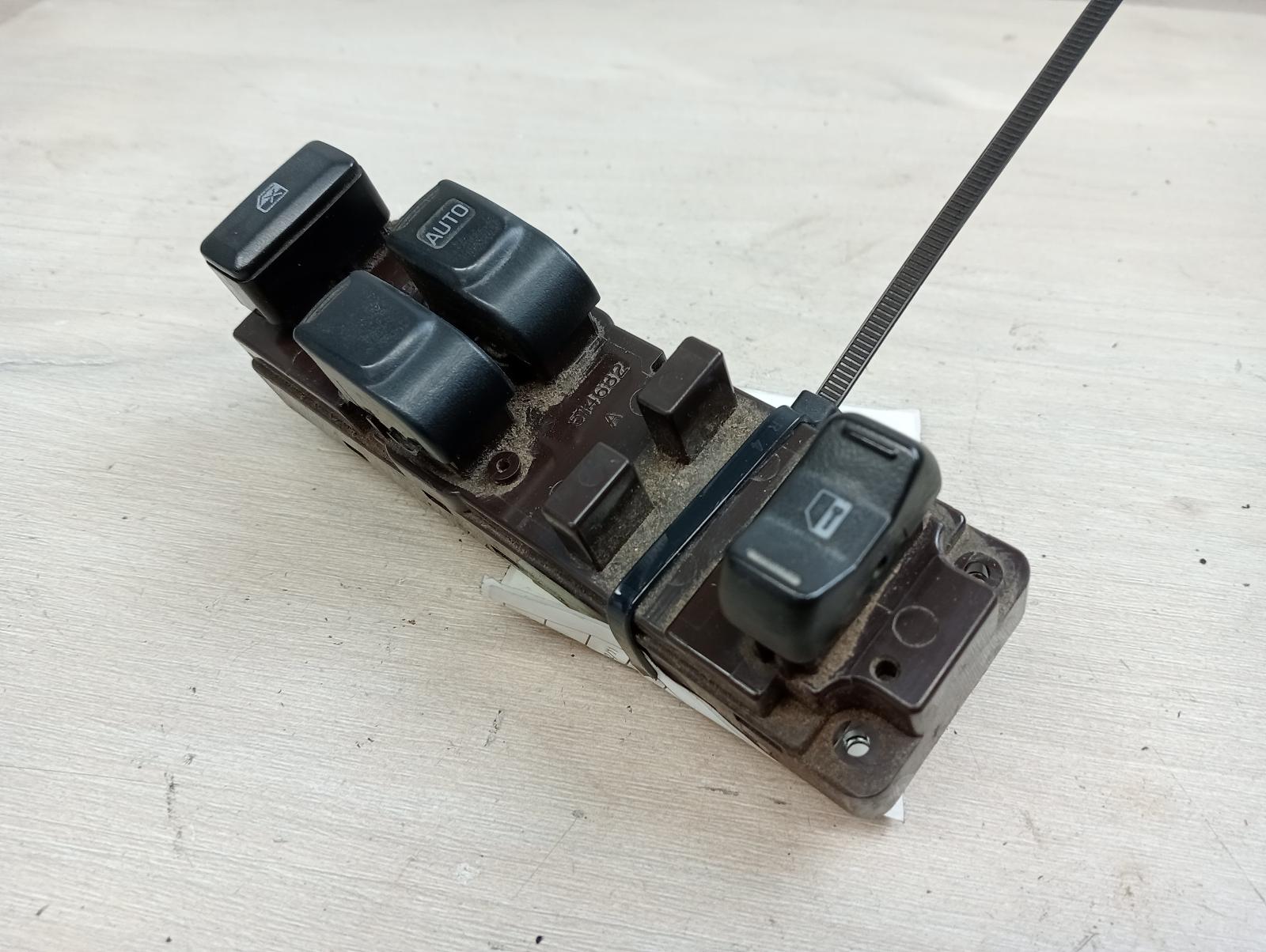 8905488
