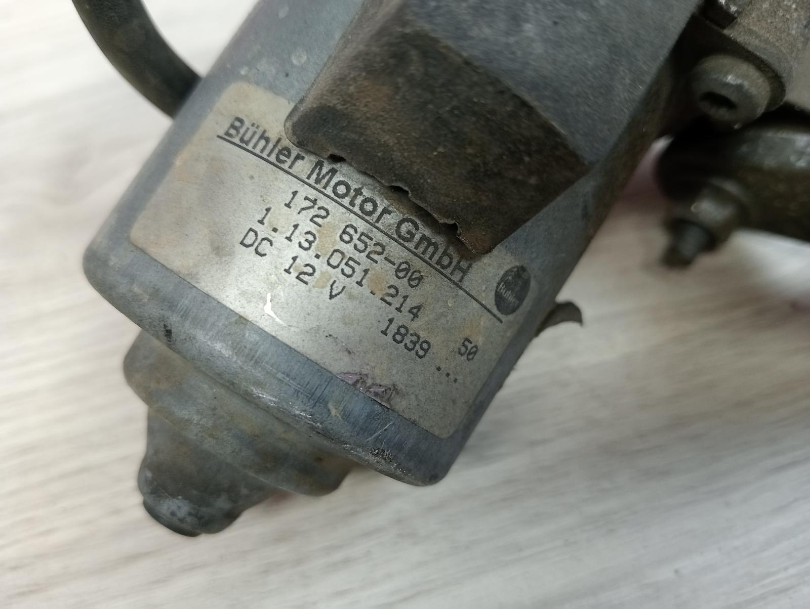 8982813