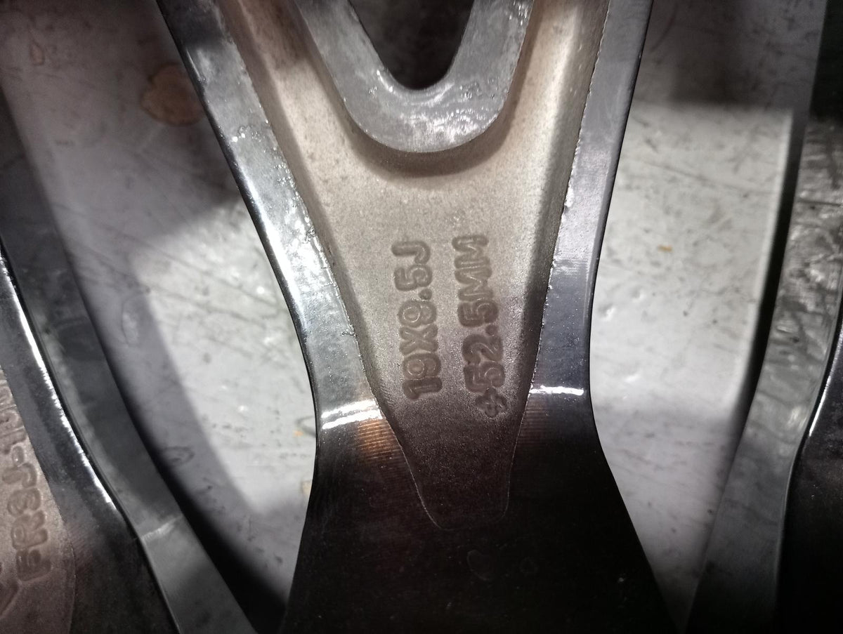 8993761