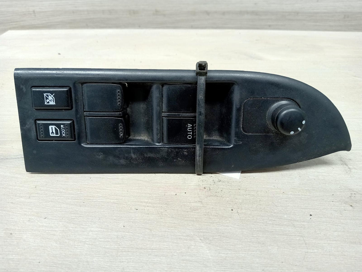 8991304