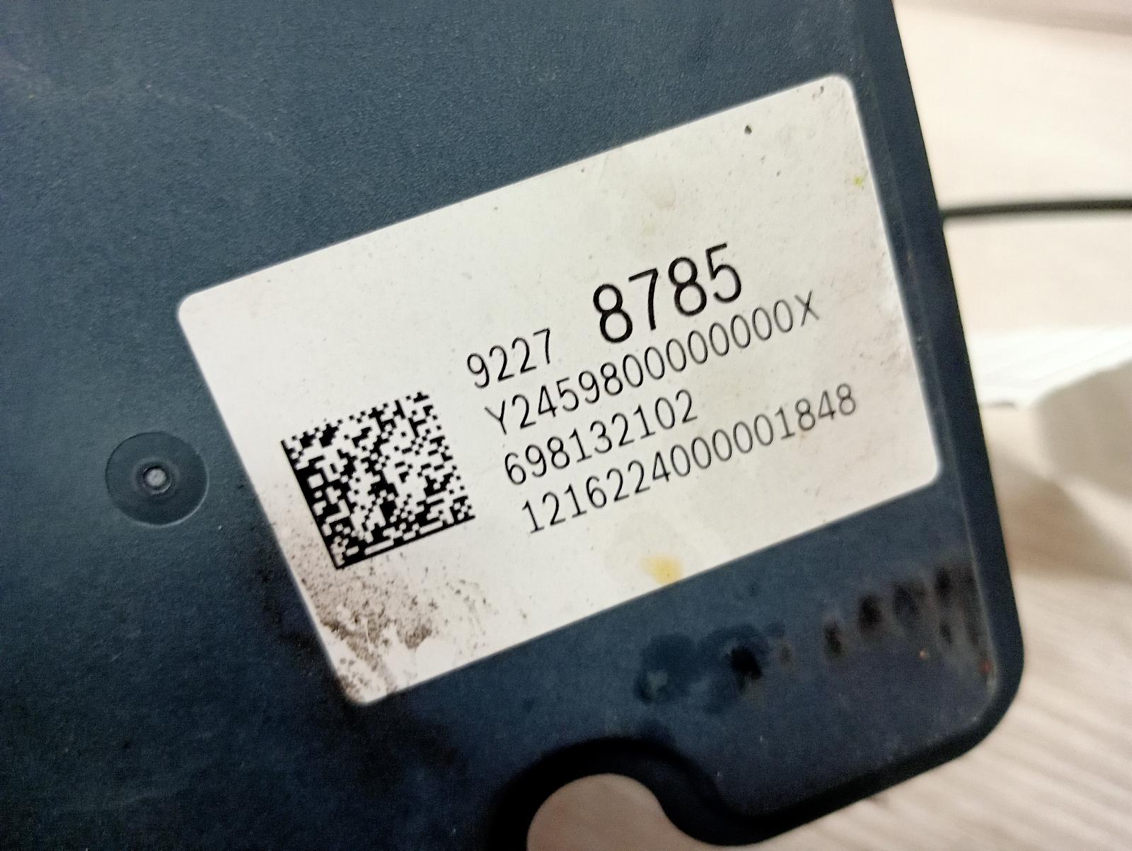 8976143