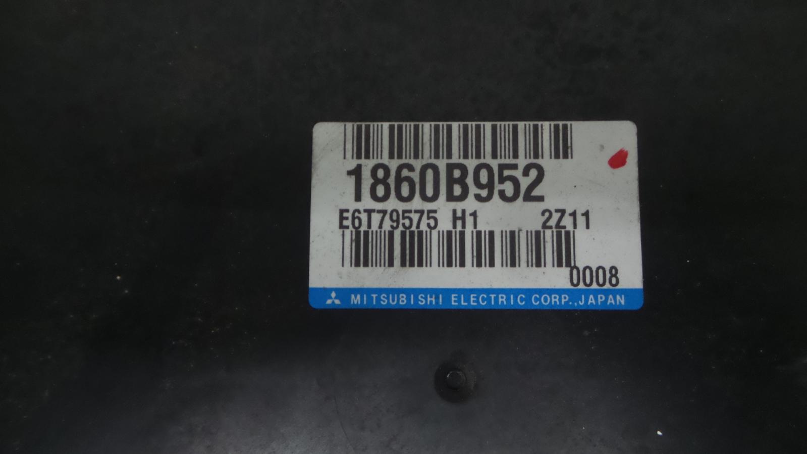 8977928