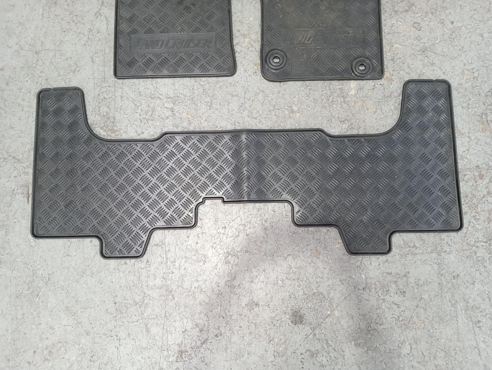 8975893
