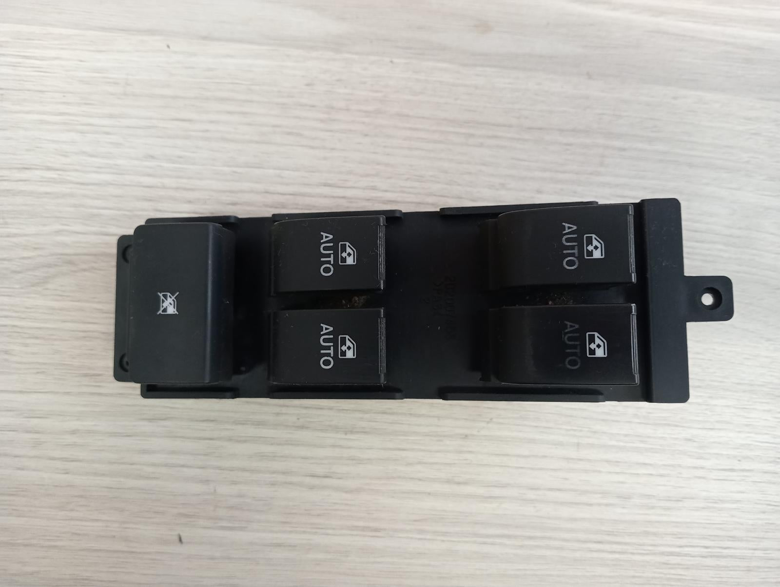 8981687