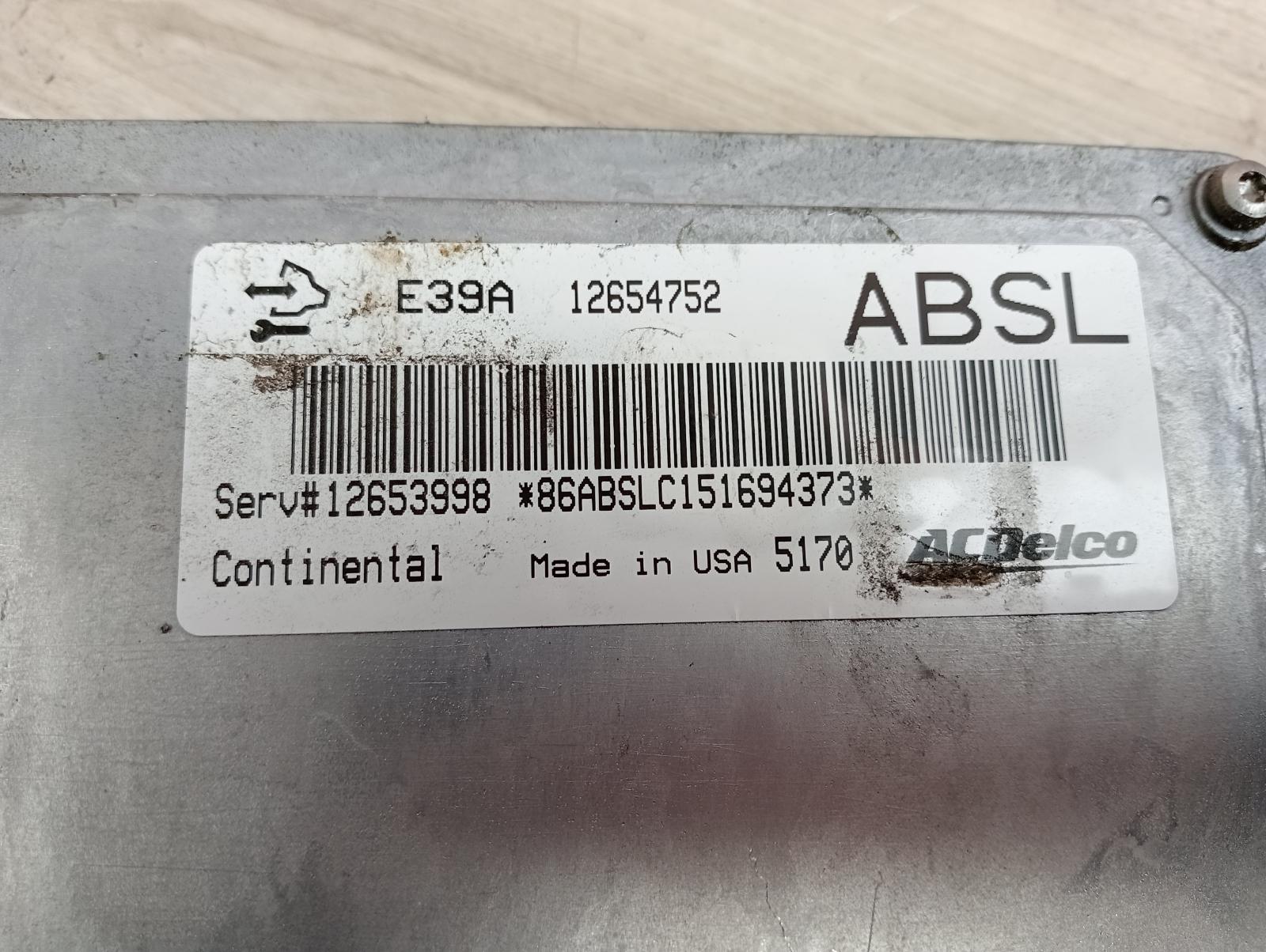 8937118
