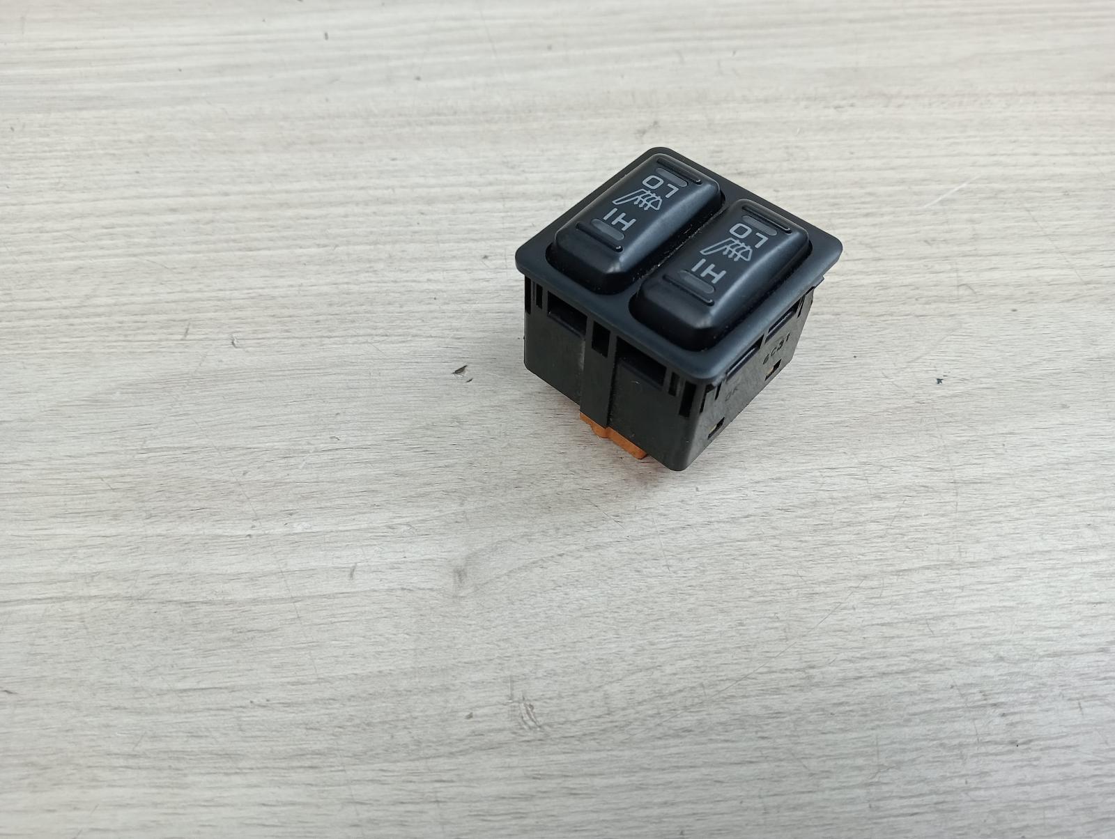8960275
