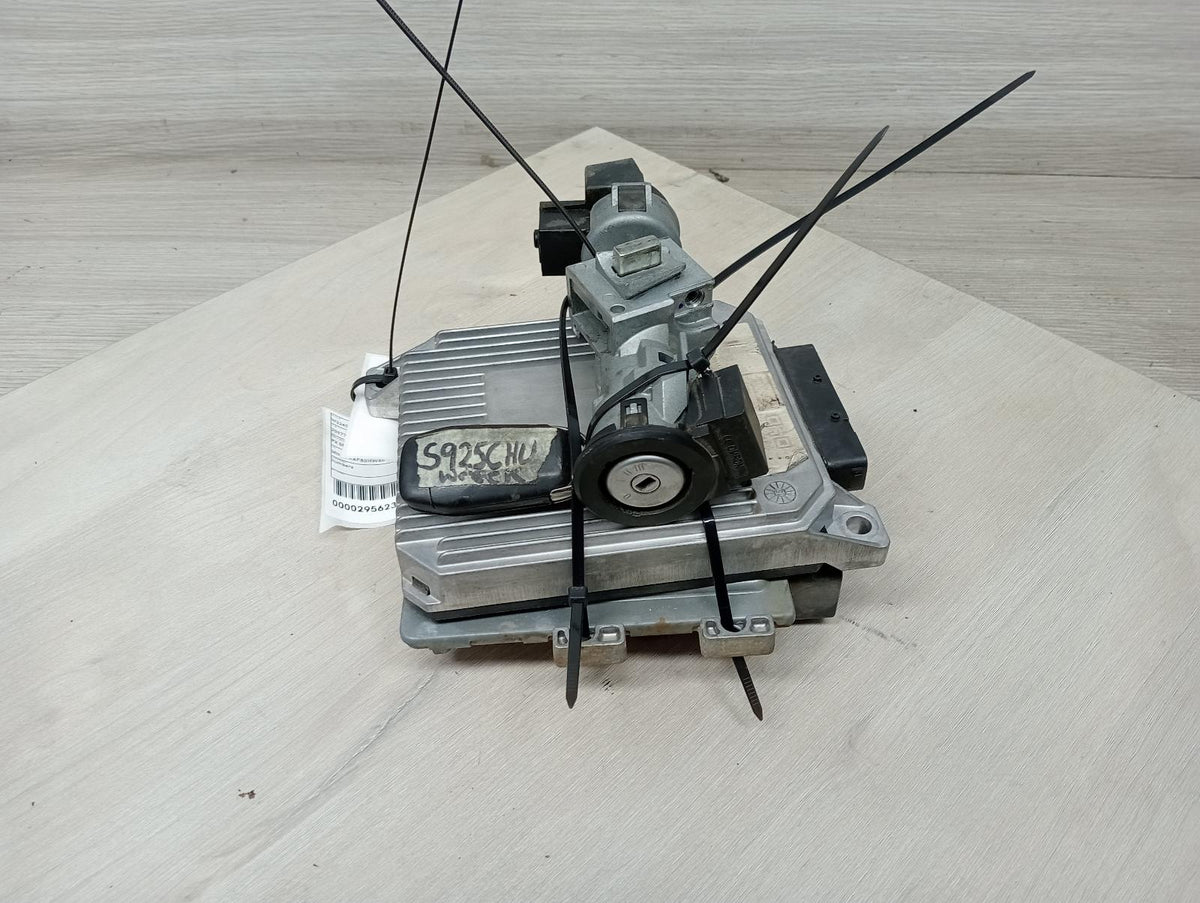 9002600