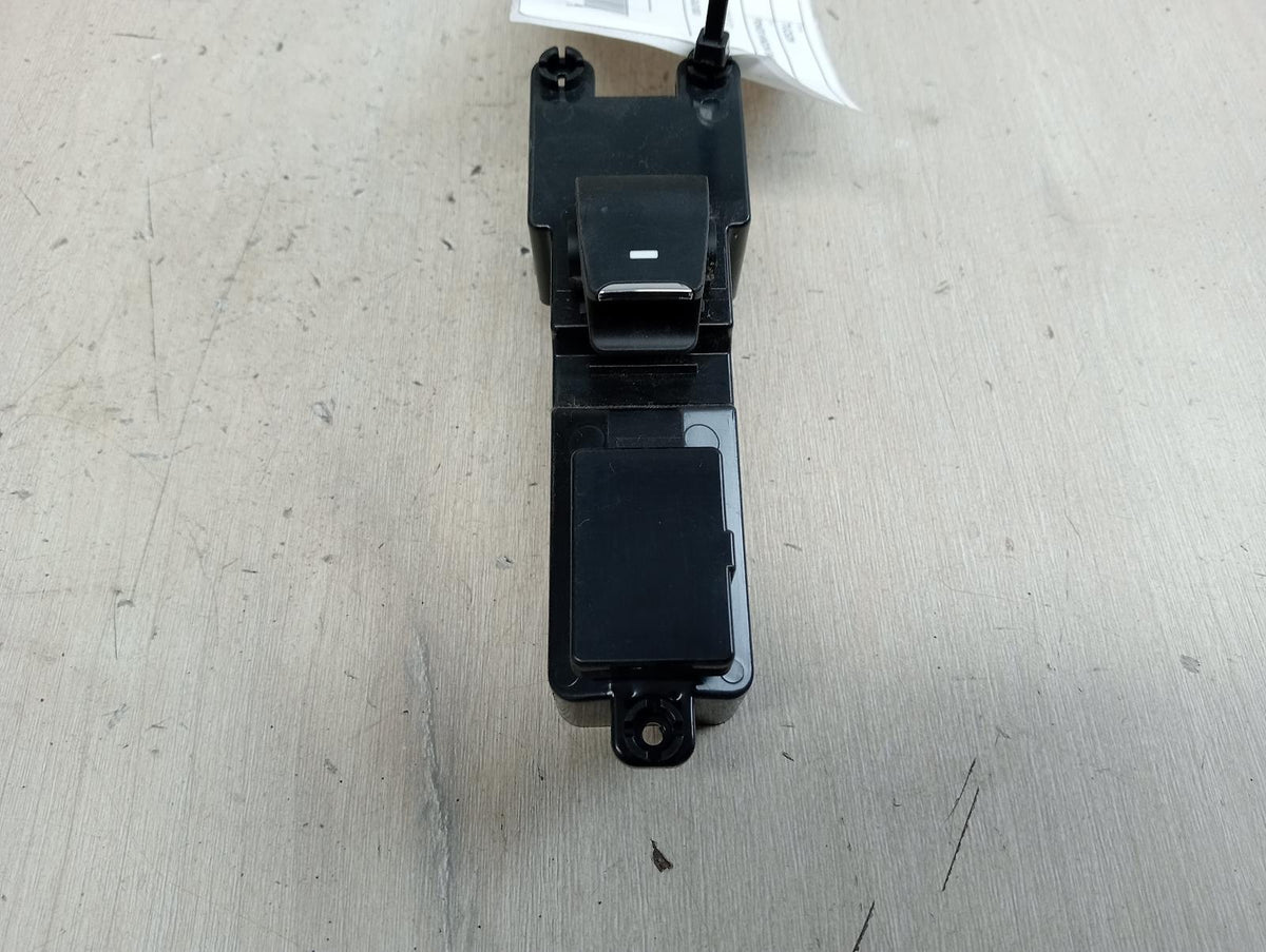 HYUNDAI TUCSON POWER WINDOW SWITCH LH REAR, TL, 06/15-01/21 2018