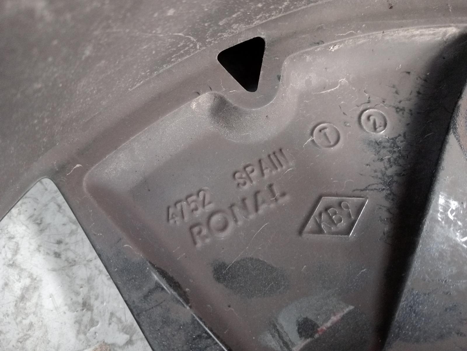 8975077