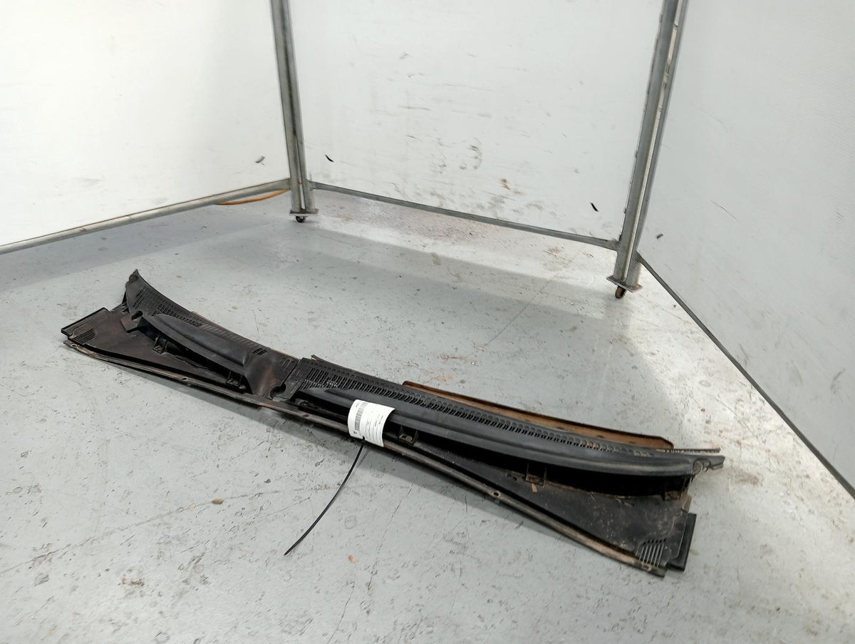 9005610