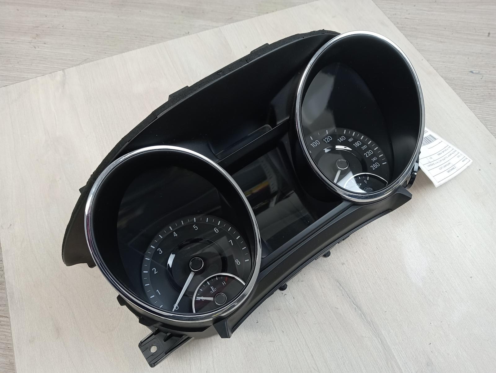 HOLDEN COMMODORE INSTRUMENT CLUSTER INSTRUMENT CLUSTER, AUTO T/M, VF, CALAIS/CAL