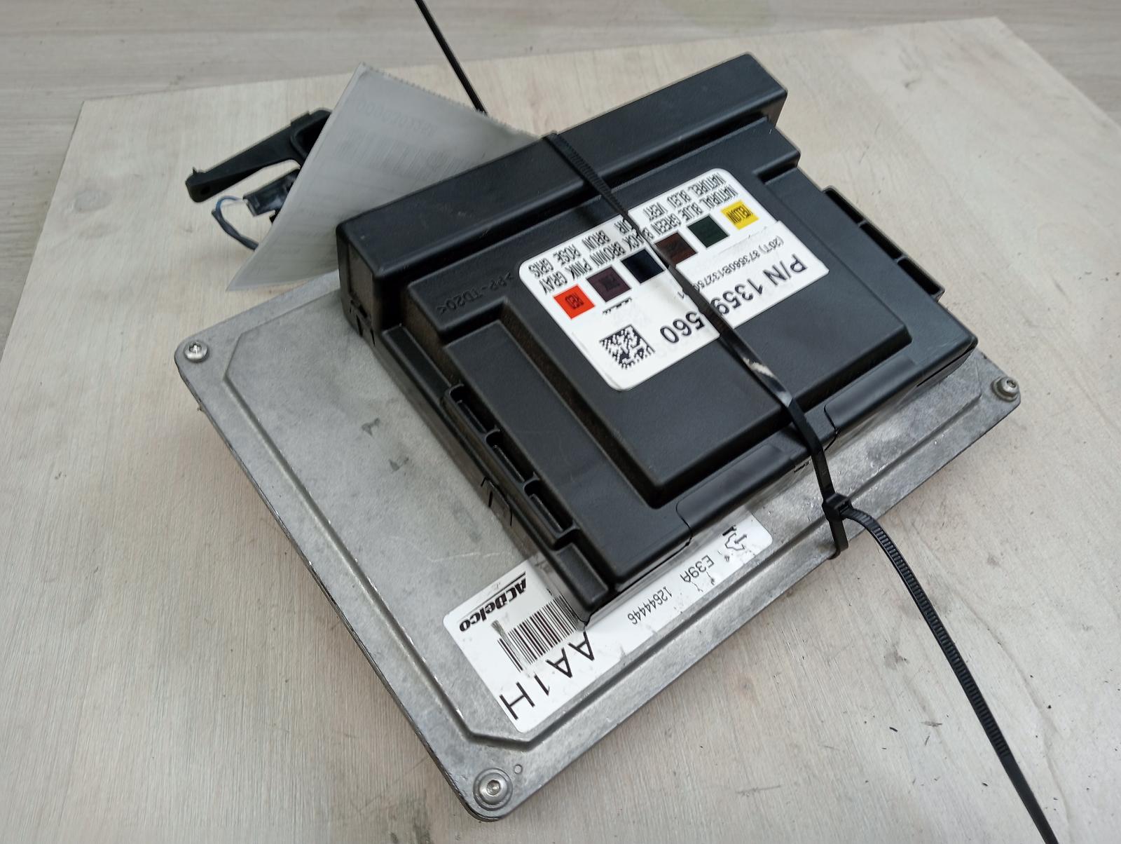 8960102