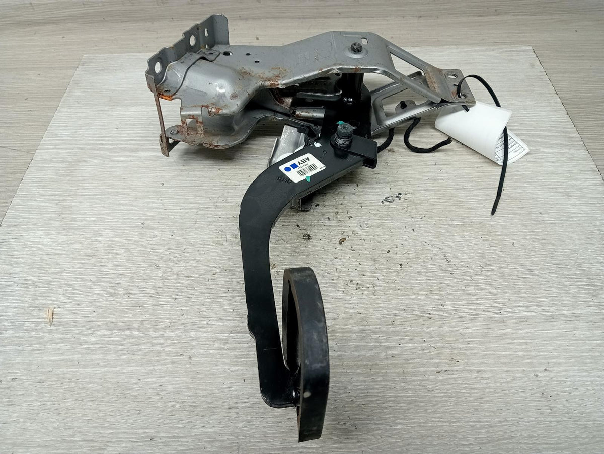 8984561