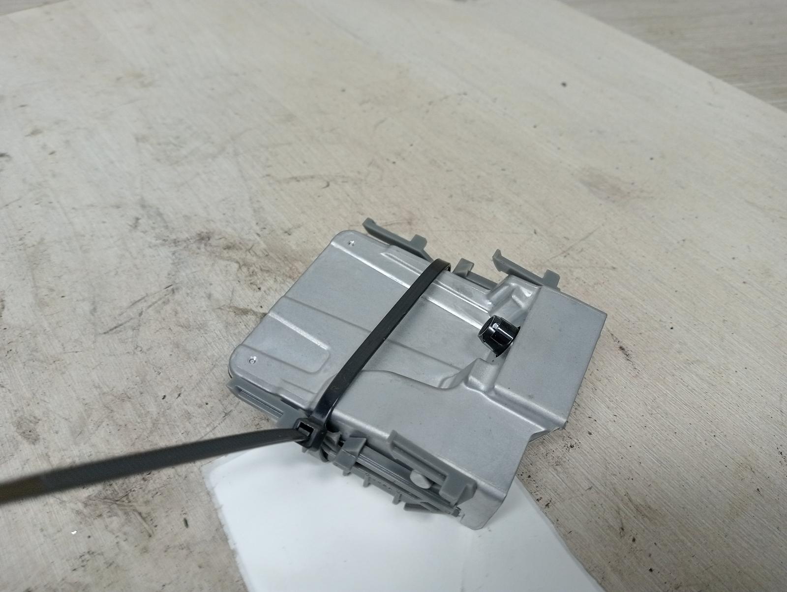 8946472
