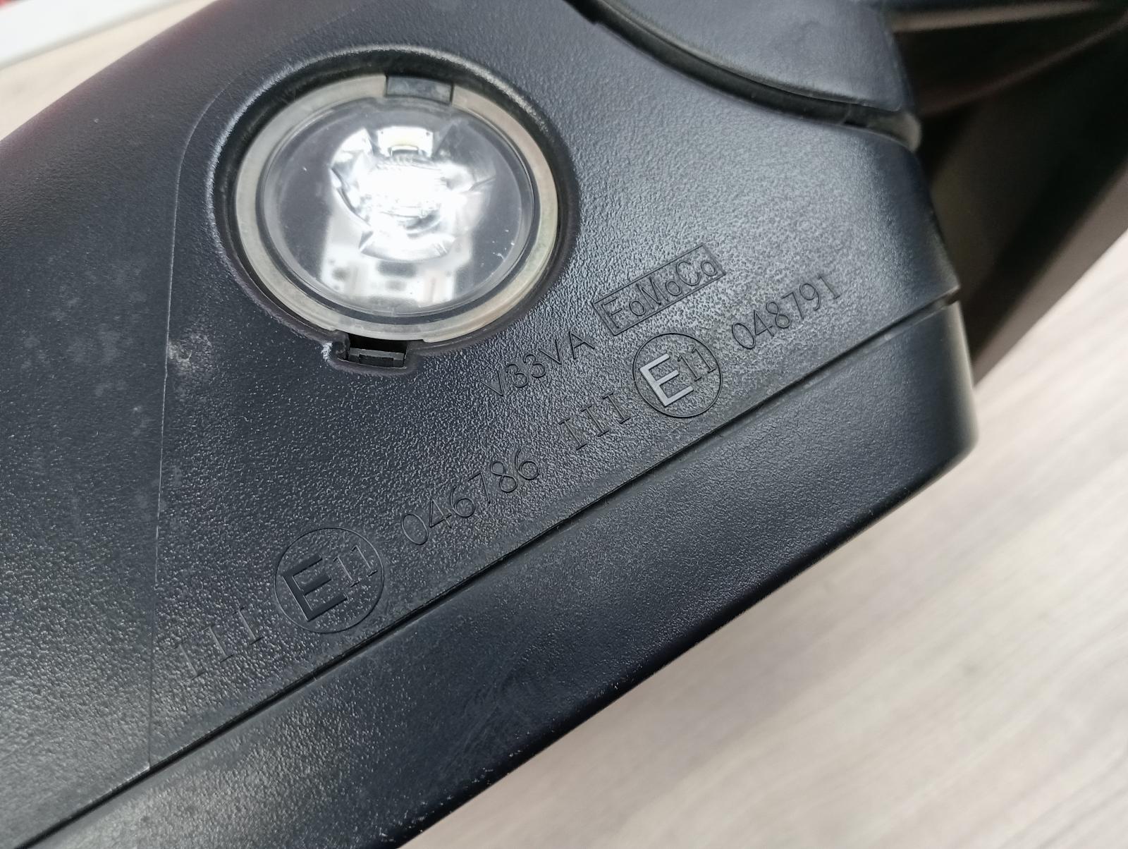 8952402