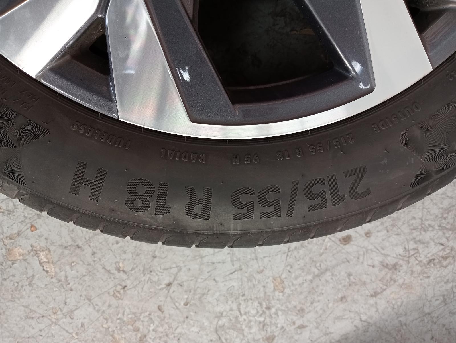 8975077