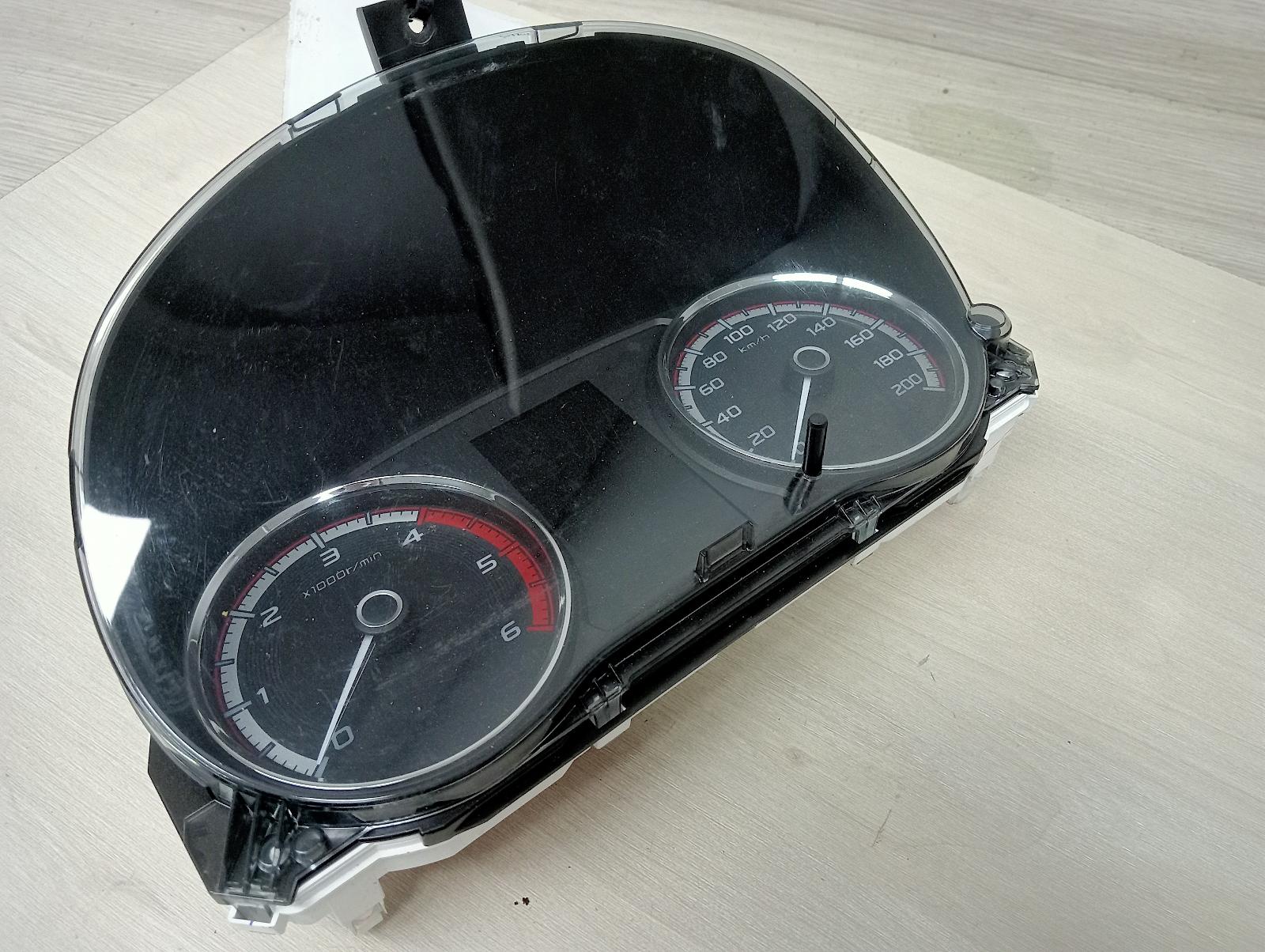 MITSUBISHI TRITON INSTRUMENT CLUSTER MR, DIESEL, 4WD, AUTO/MANUAL, 2.7IN DISPLAY