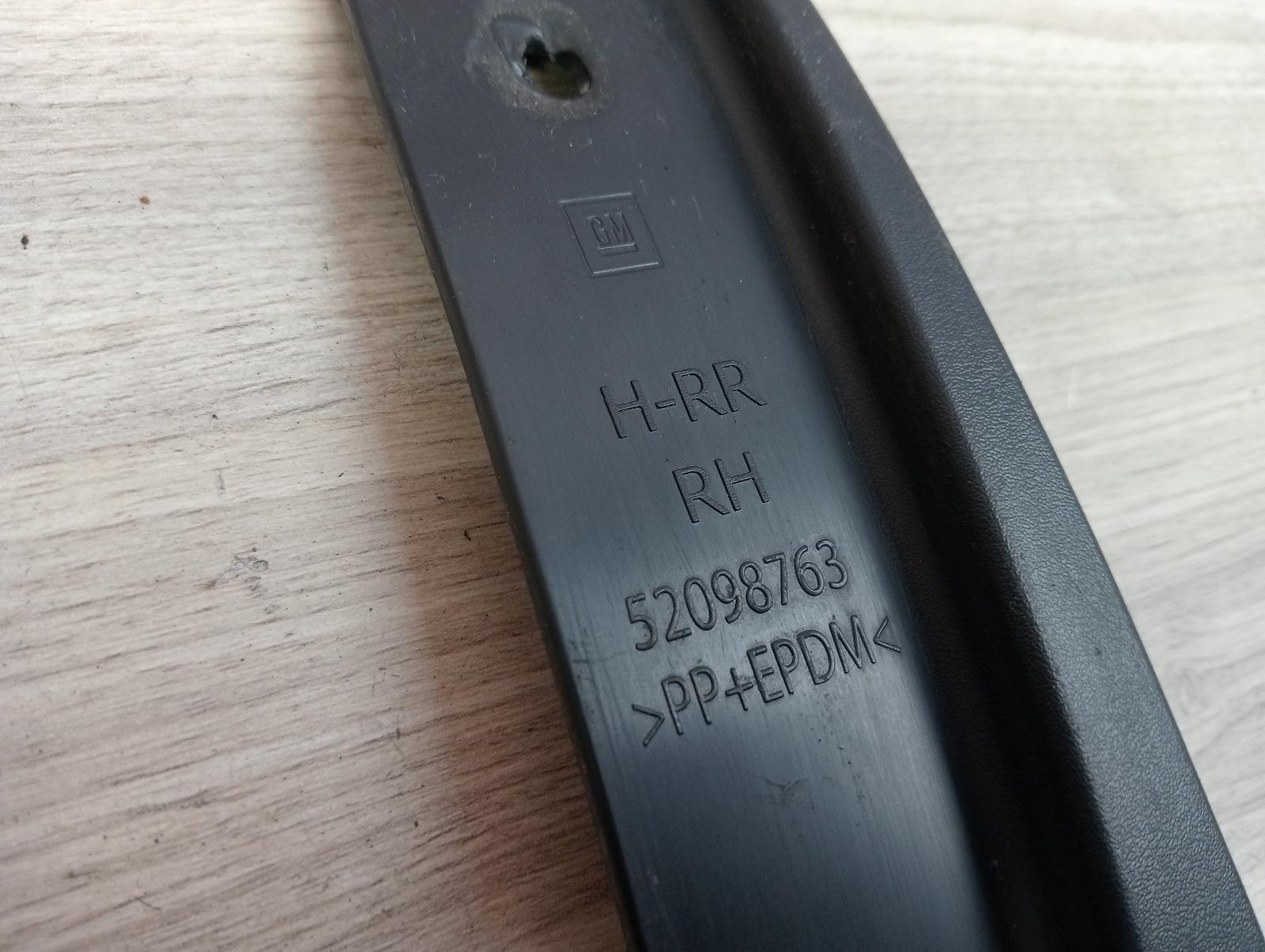 8977226