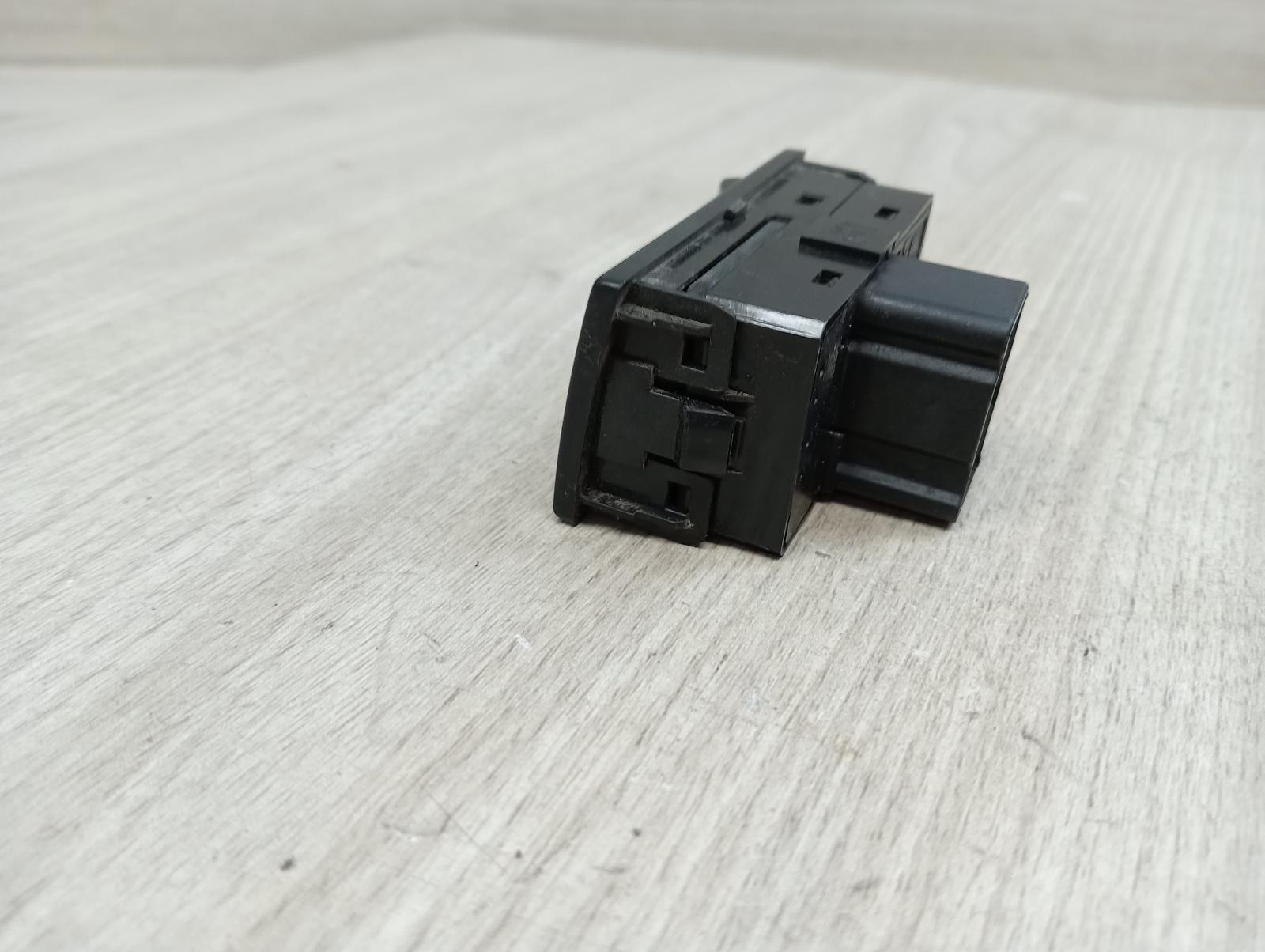 8981531