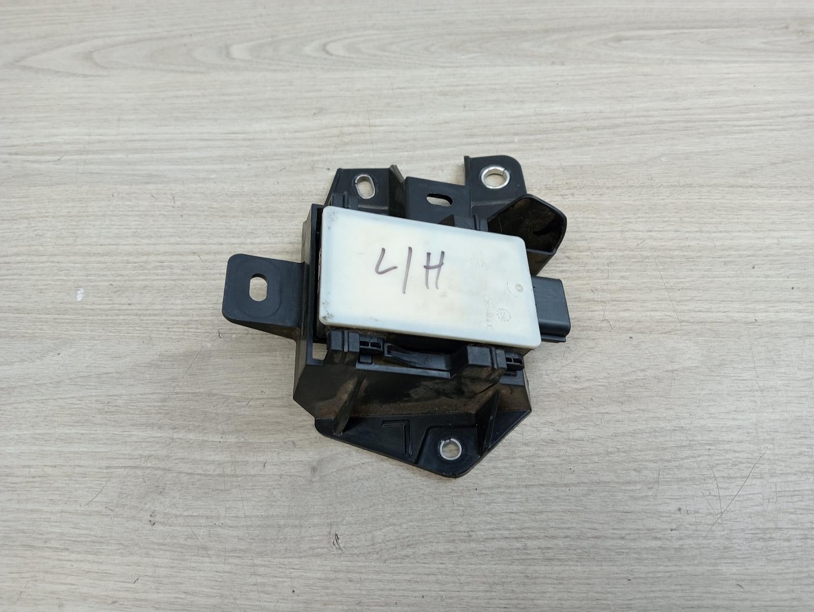 8981548
