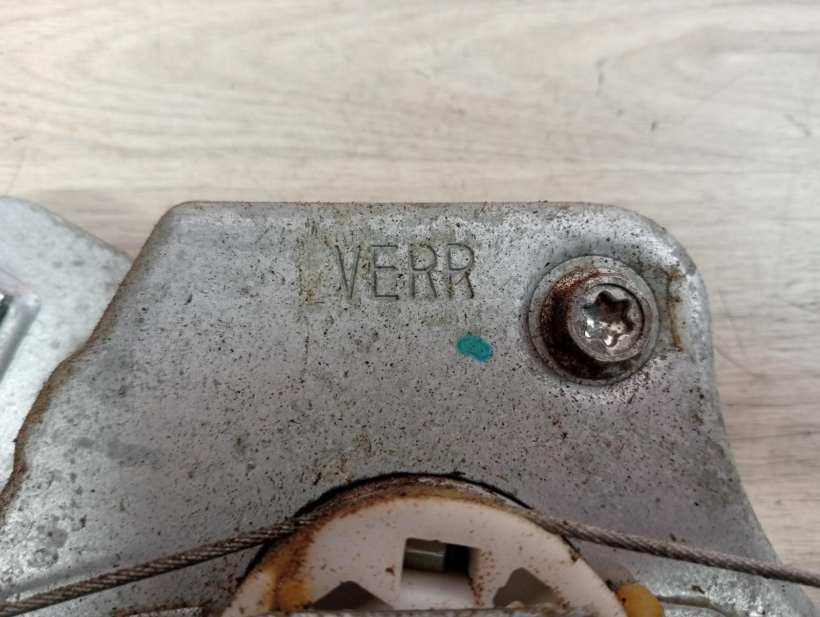 8905899