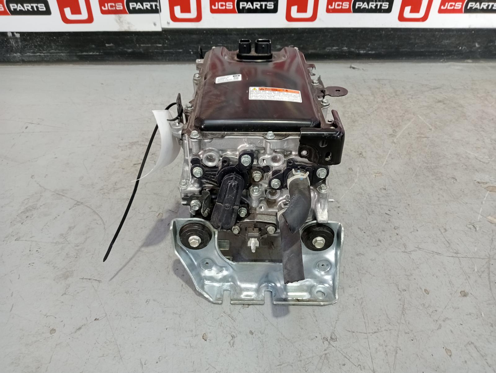 8945976