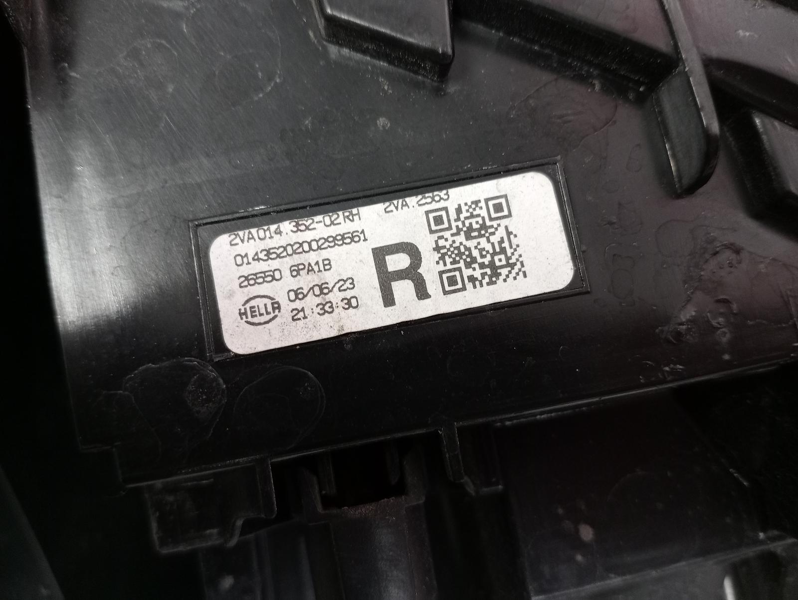8960822