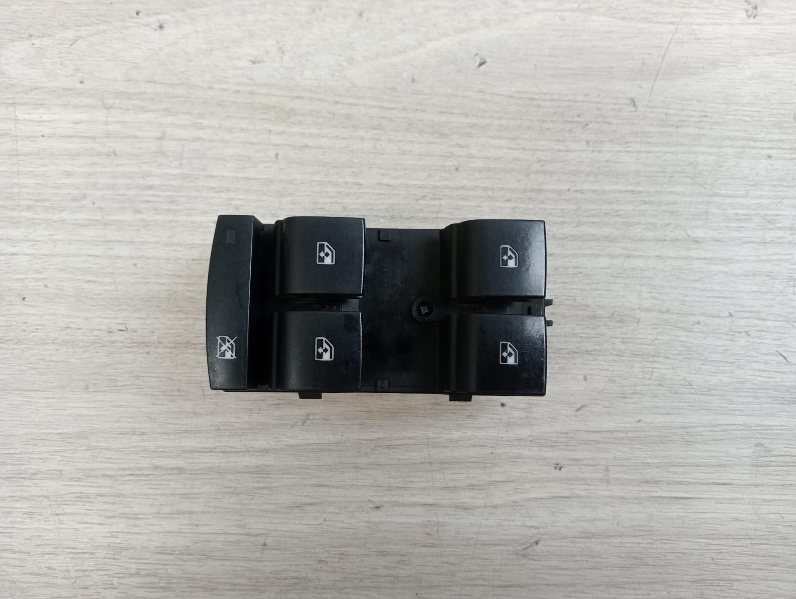 8963706