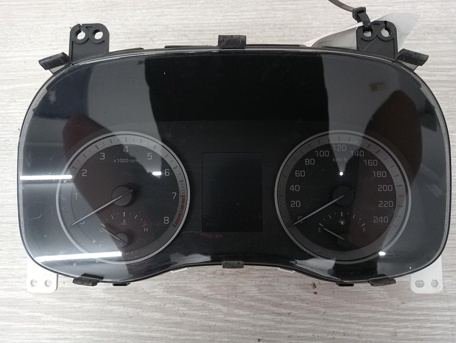 8972573