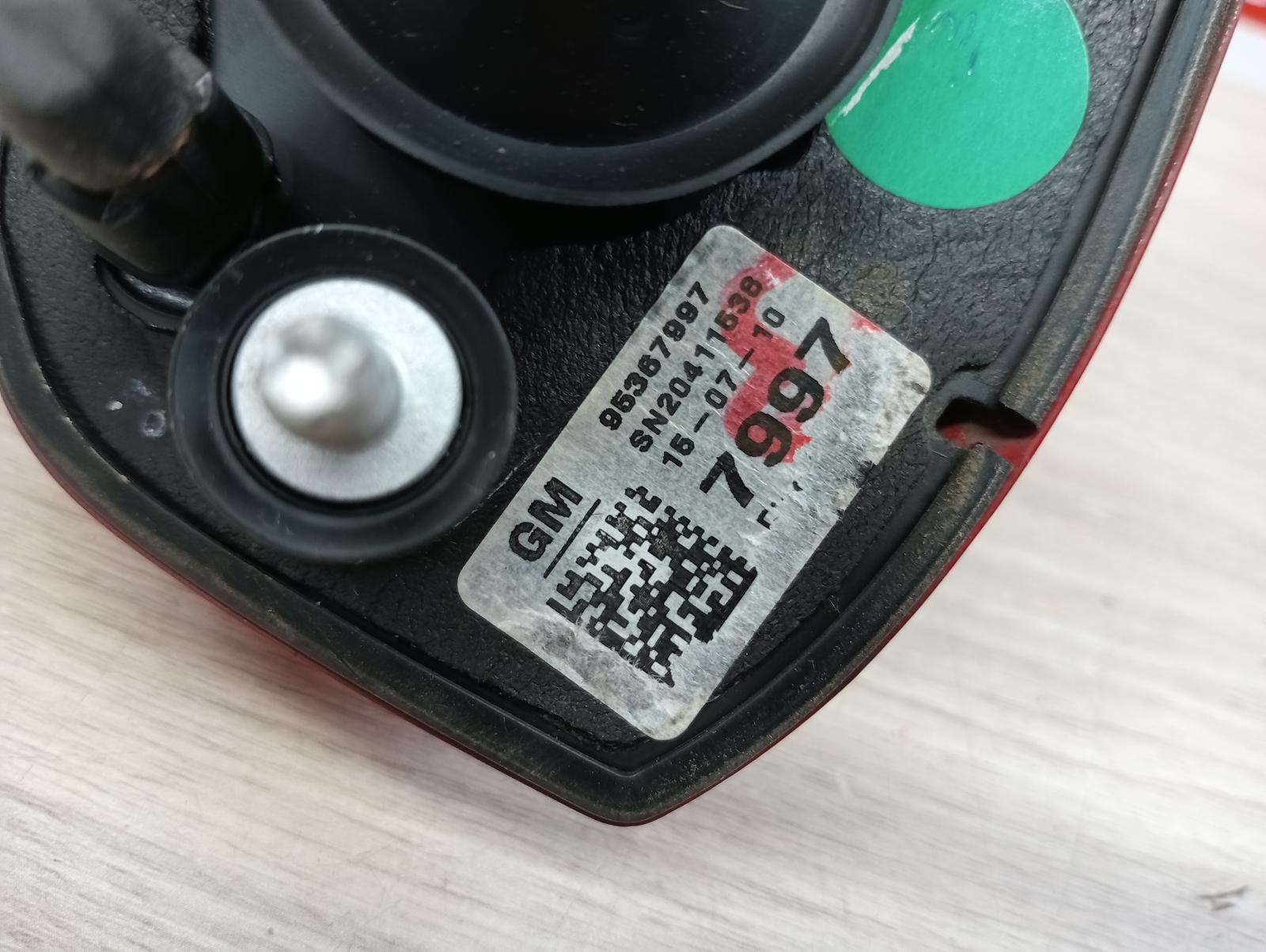 8963922