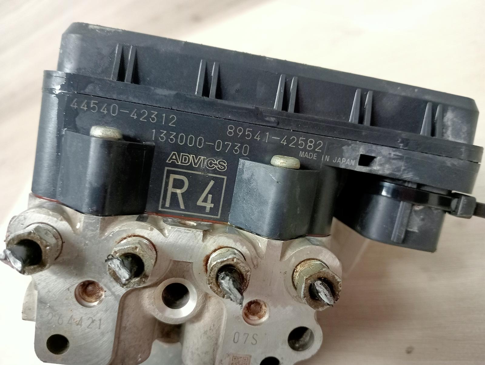8904151