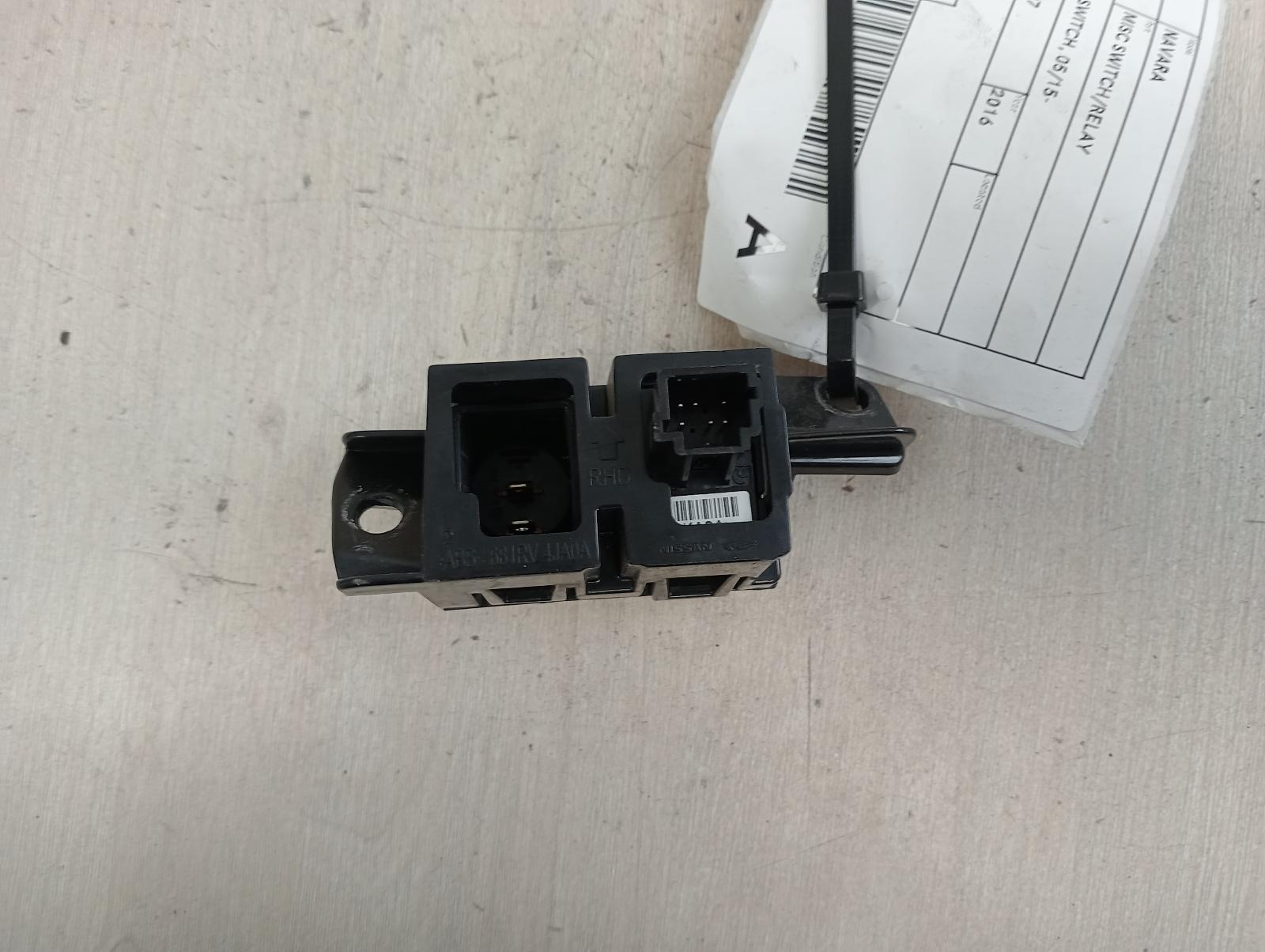8975113