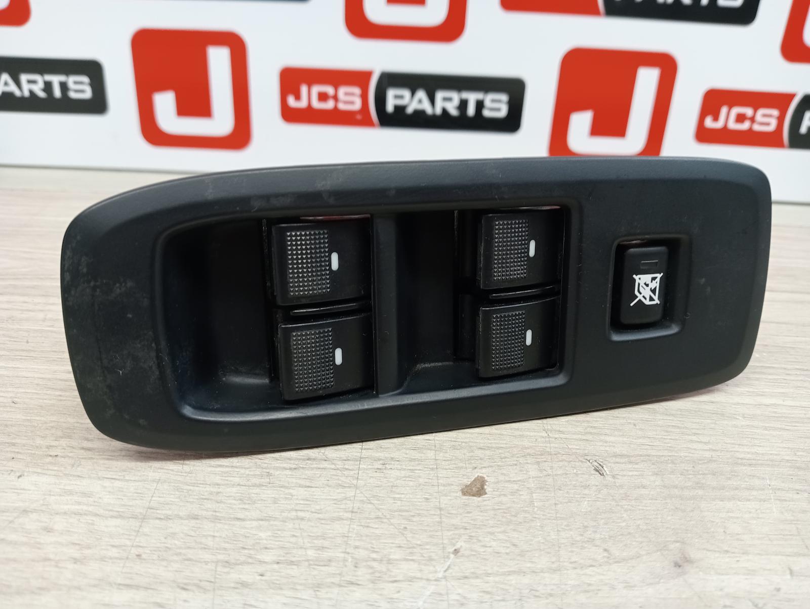 8976013