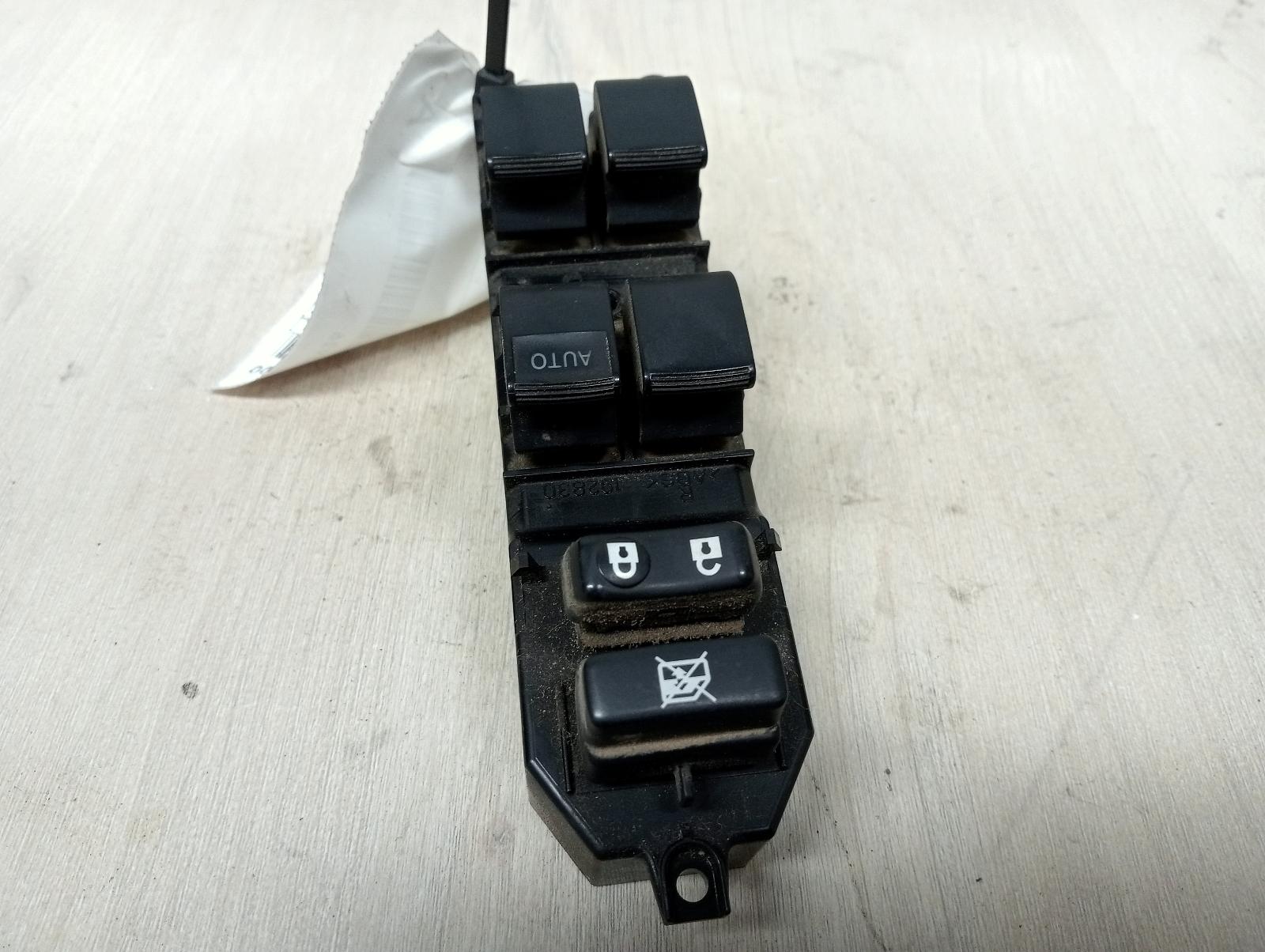 8962952