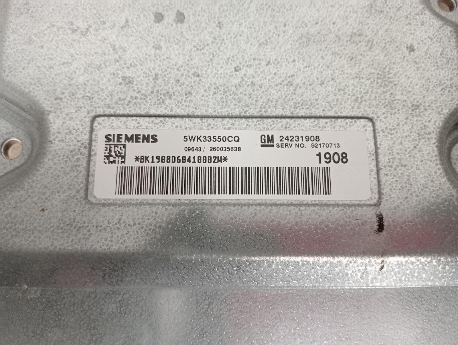 8960002