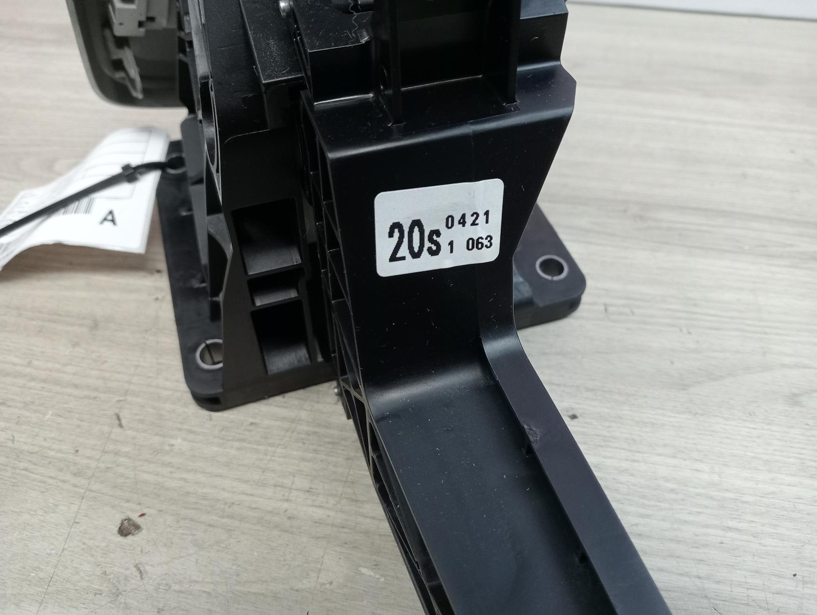 8905877