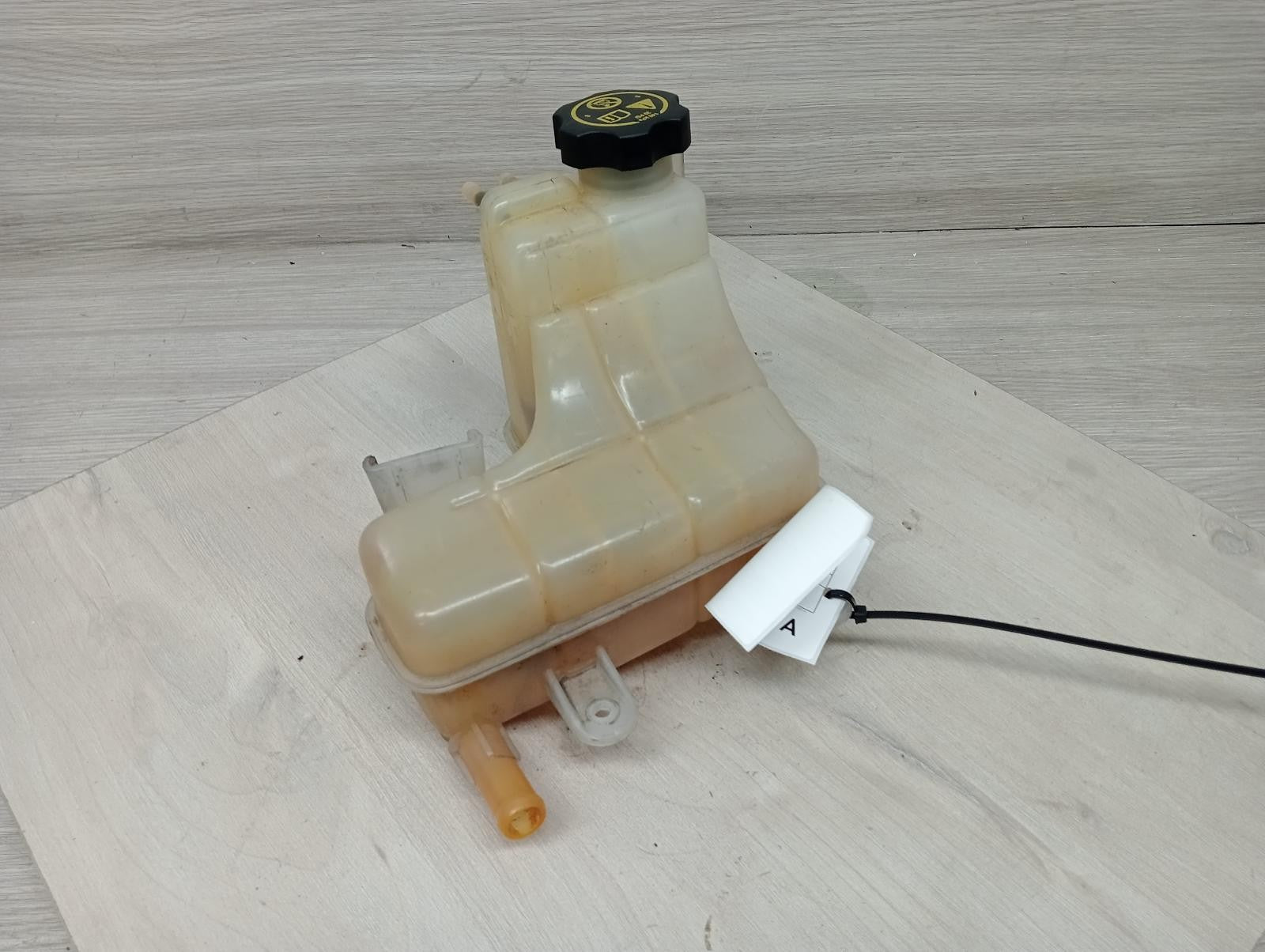 HOLDEN COLORADO OVERFLOW BOTTLE RG, 06/12-12/20 2012
