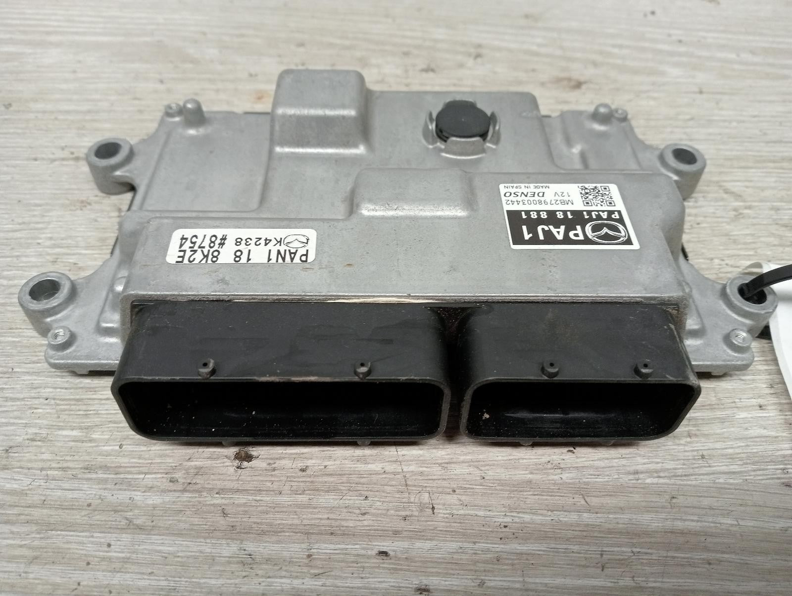 8943712