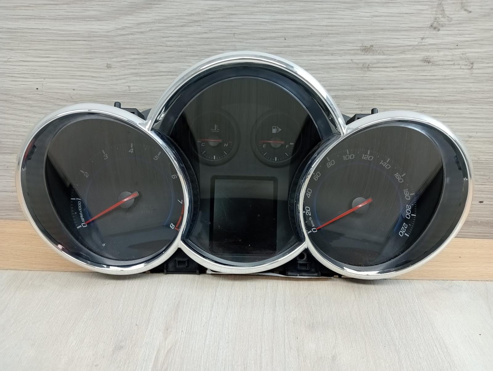 HOLDEN CRUZE INSTRUMENT CLUSTER INSTRUMENT CLUSTER, PETROL, AUTO T/M, CDX/Z SERI