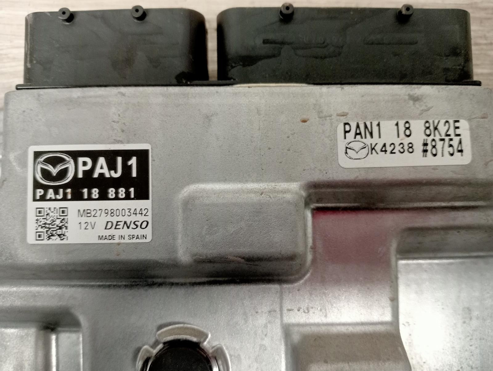 8943712