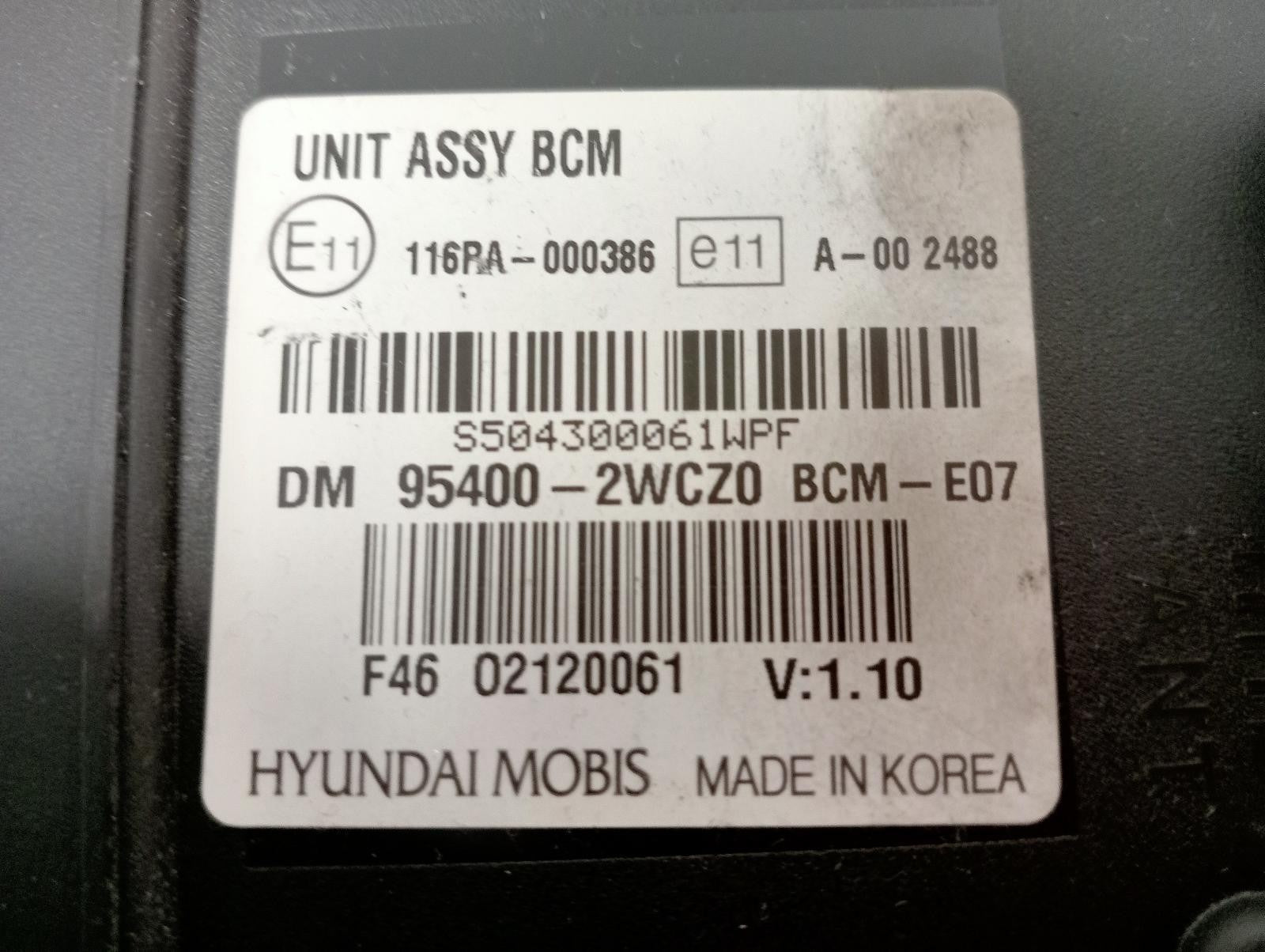 8962983