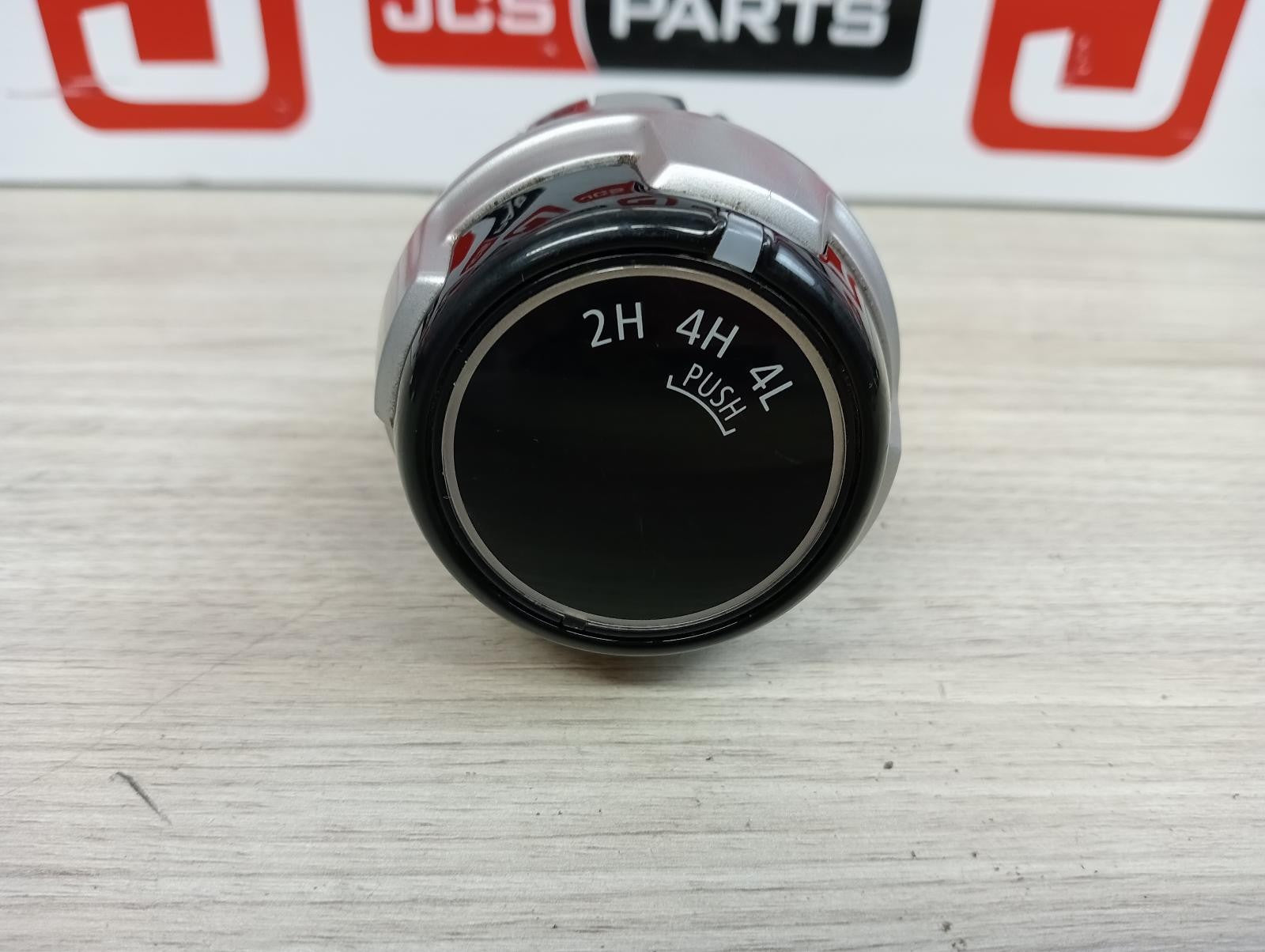 8943305