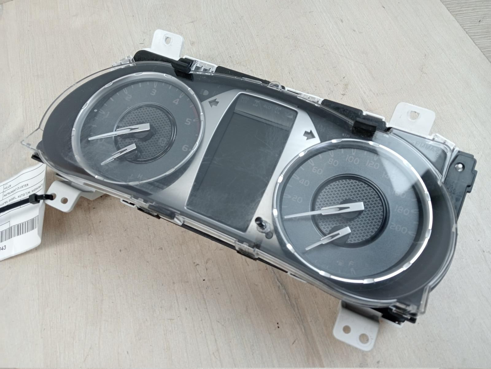 TOYOTA HILUX INSTRUMENT CLUSTER INSTRUMENT CLUSTER, DIESEL, AUTO T/M, WORKMATE,