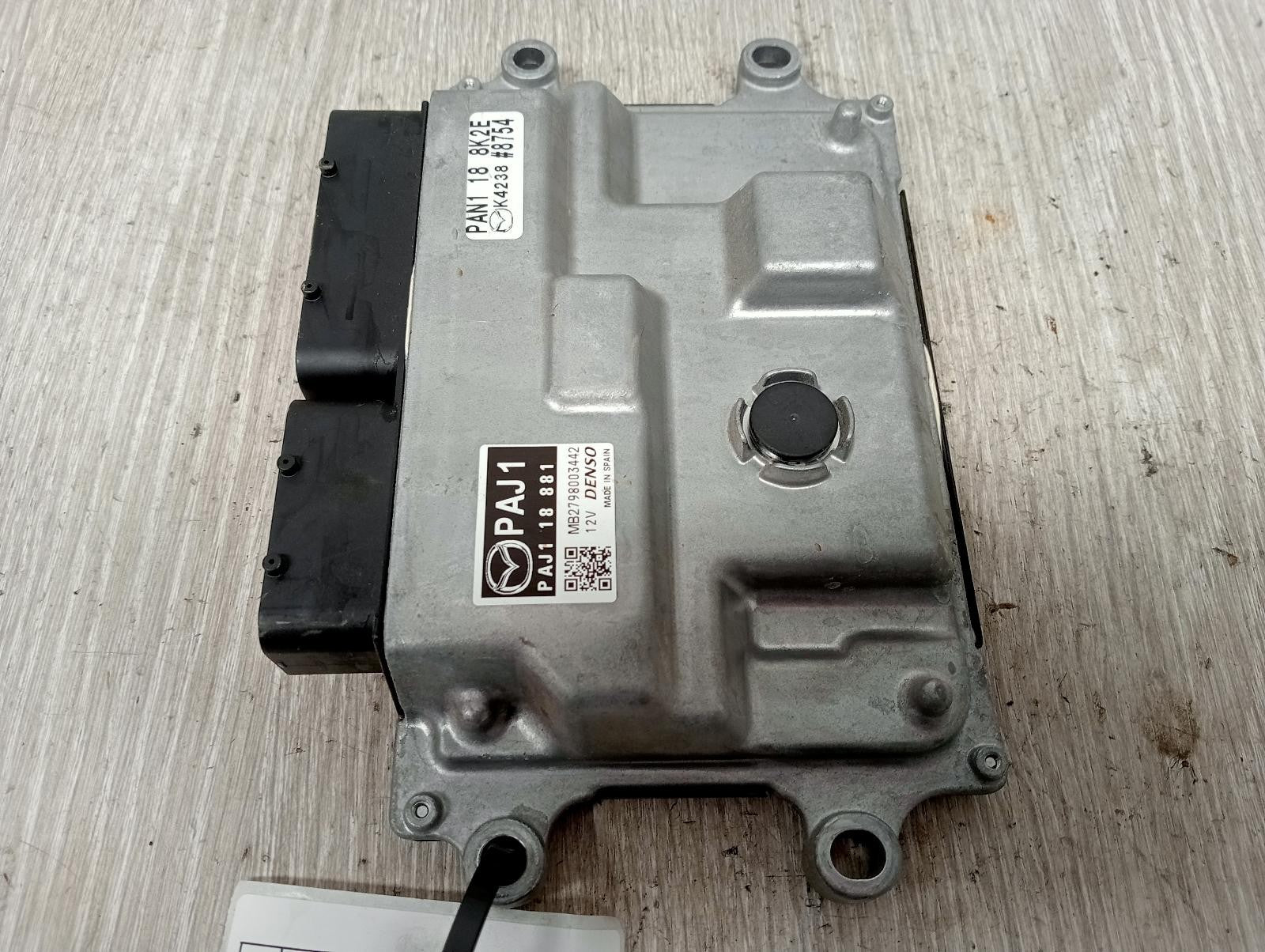 8943712