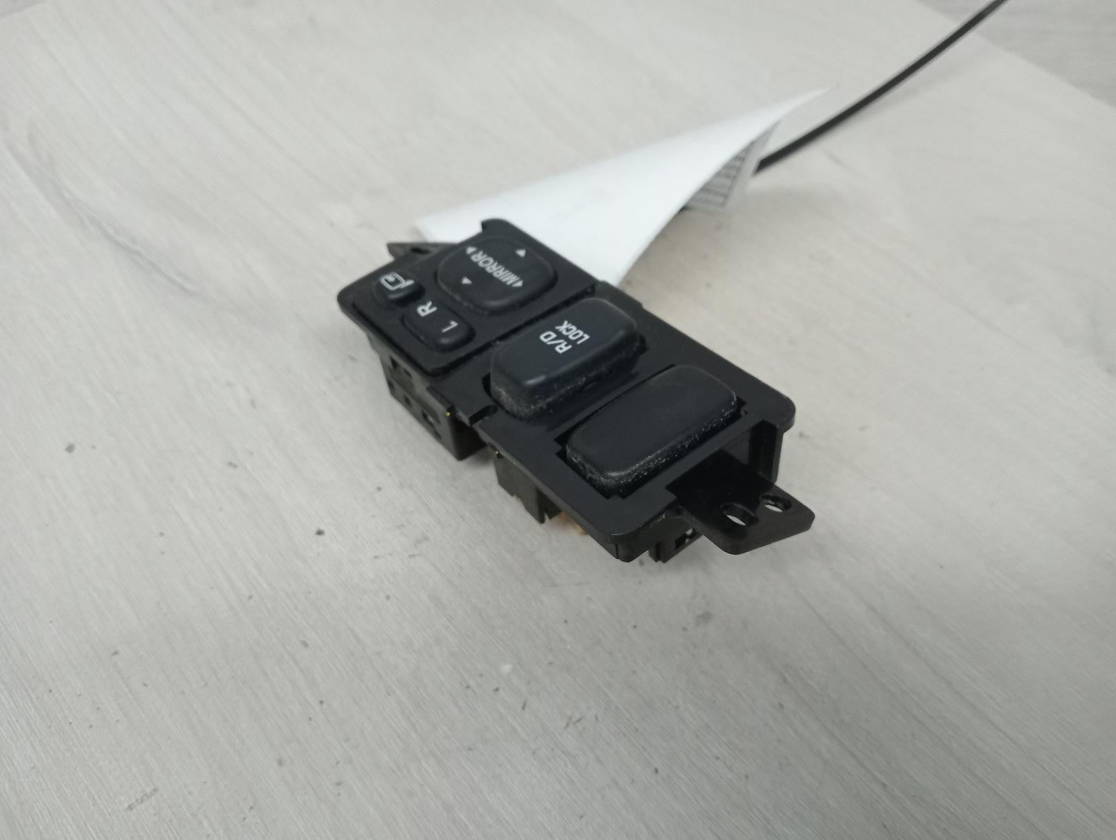 8922096