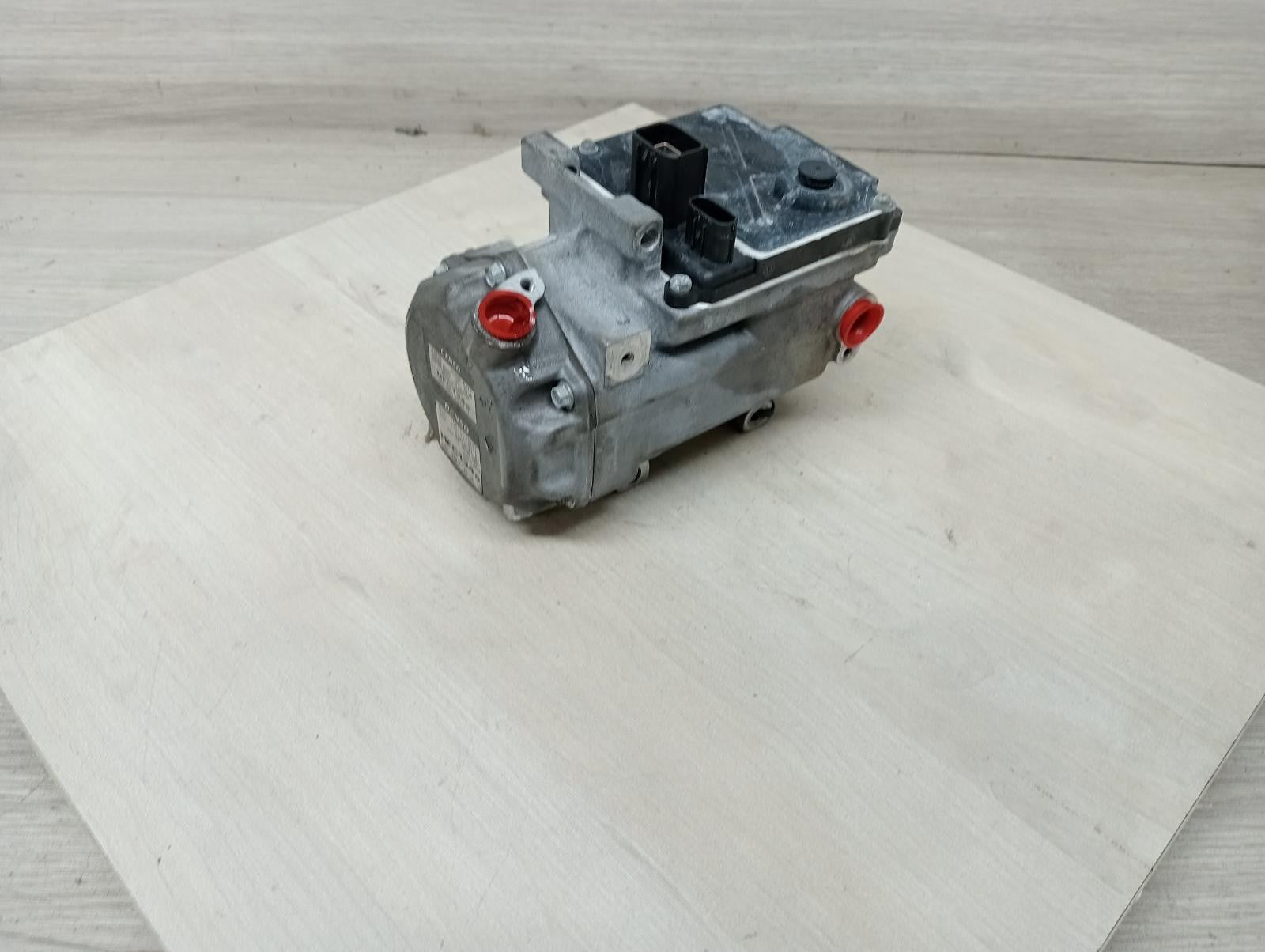 TOYOTA CAMRY A/C COMPRESSOR AHV40, HYBRID, 12/0911/11 2011