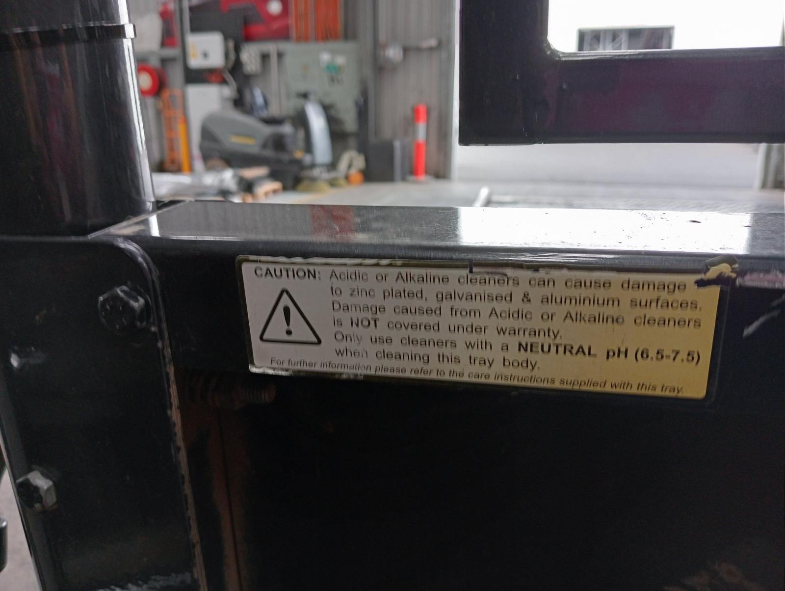 8975143