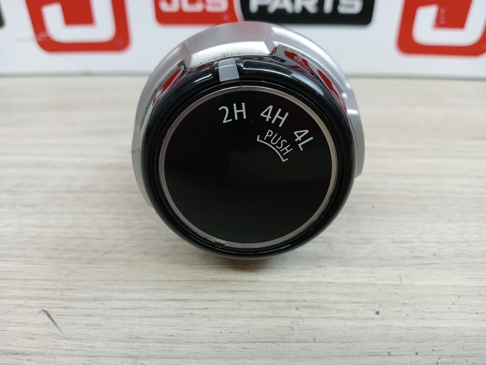 8943305
